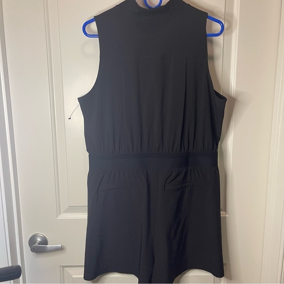 Athleta Black Sleeveless Utility Romper - Picture 4 of 5